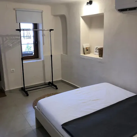 Solo Traveler Apartment Ermoupoli Exterior photo