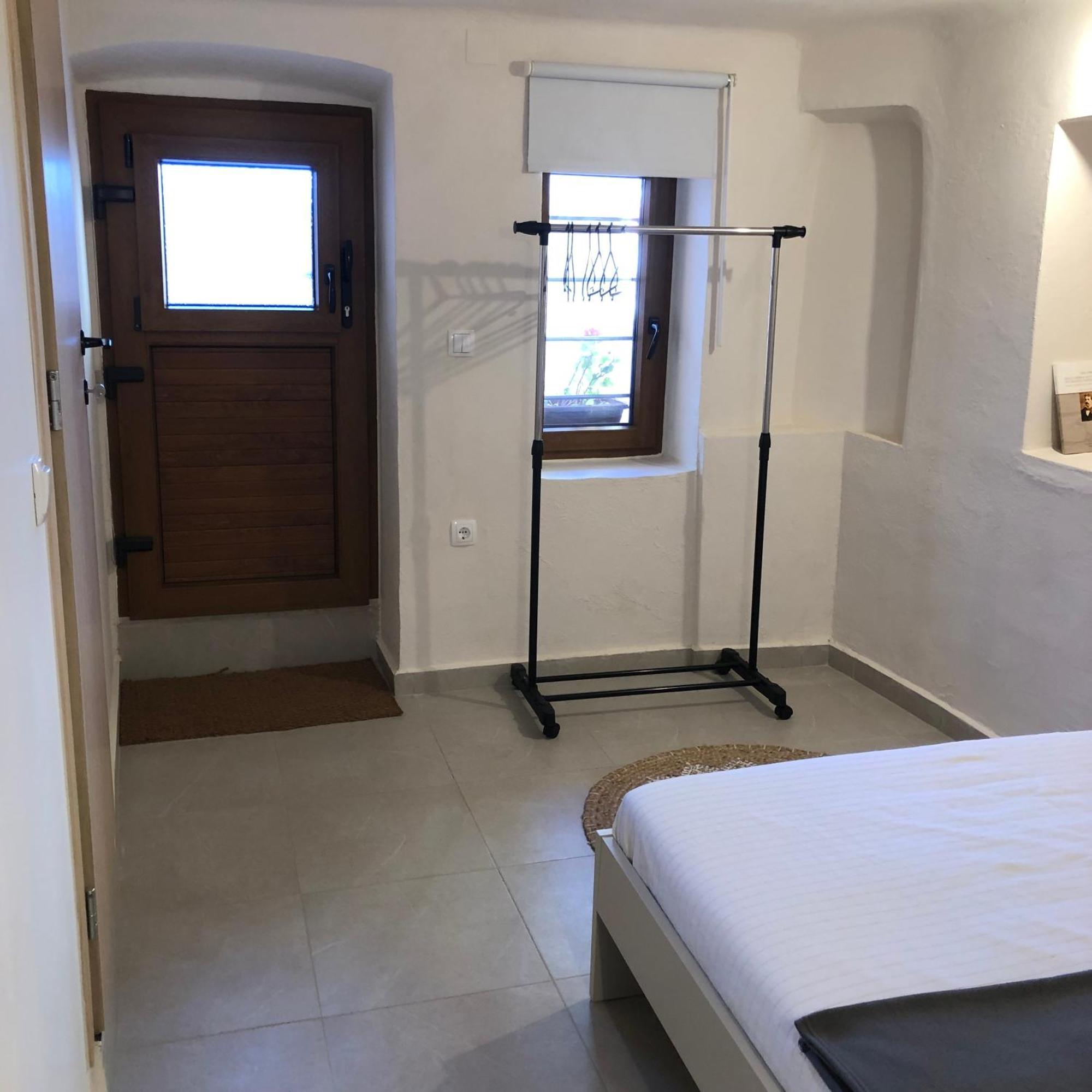 Apartment Solo Traveler